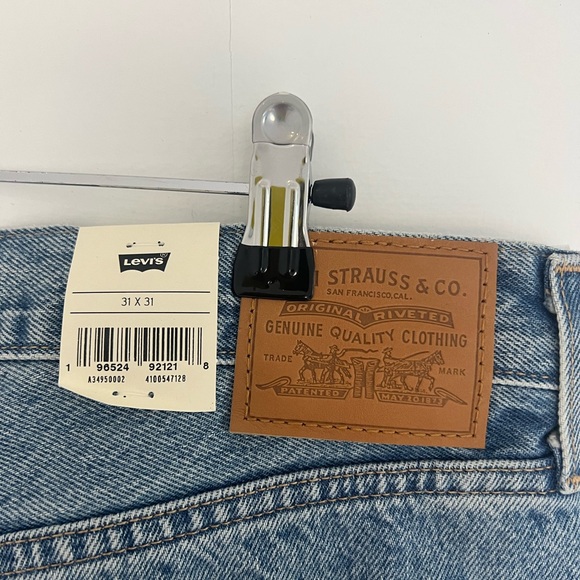 Levi’s women’s NWT Baggy Boot Jean - Picture 7 of 7